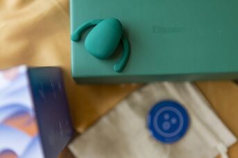 titan sex toy VeDO Eva Mini Vibe Make Me Blush Pink
