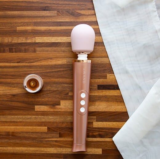 demi lovato sex toy Demi Lovato lancia un vibratore che porta il suo nome: 