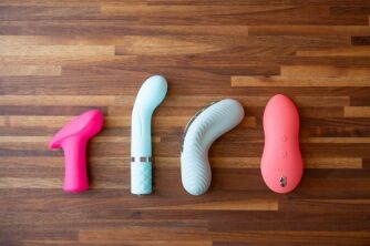 rings that vibrate when you touch them How to Use a Womanizer Vibrator? TIPS from a Sex Toy Tester! main image 1